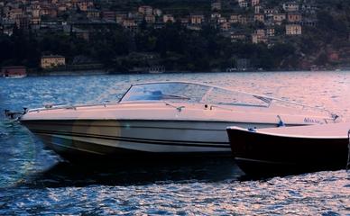 Noleggia la Barca Crissi Lago di Como Italia