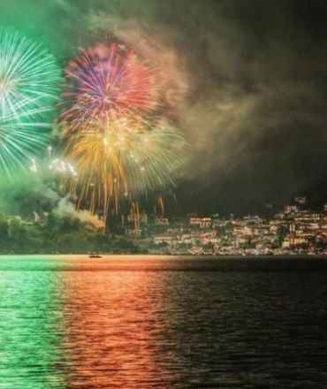 crucero nocturno en barco por el lago de como T