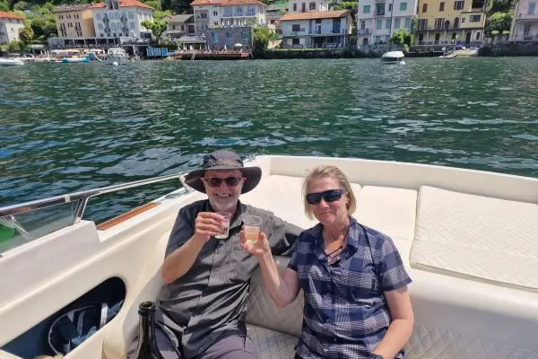 Tour privato in barca di 2 ore sul Lago di Como