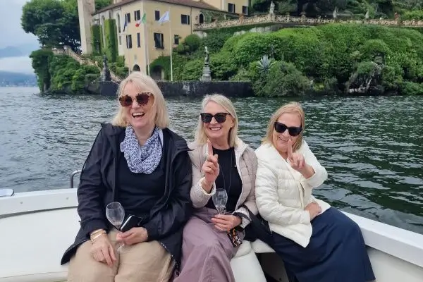 Tour privato in barca di 2 ore sul Lago di Como