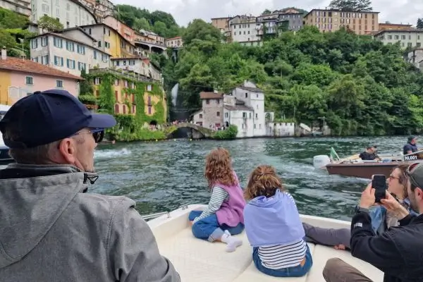 Escursione privata in barca di mezza giornata (4 ore) sul Lago di Como
